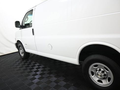 Used 2021 Chevrolet Express 2500 RWD image 14