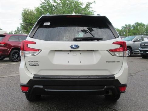 Used 2020 Subaru Forester Premium AWD/4WD image 6