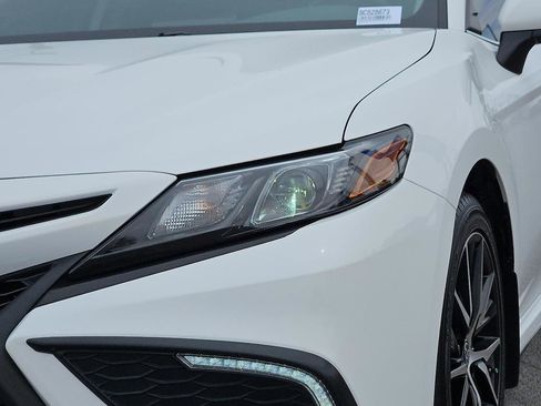 Used 2023 Toyota Camry SE FWD image 7