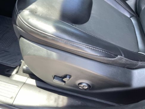 Used 2019 Jeep Cherokee Latitude Plus AWD/4WD image 18