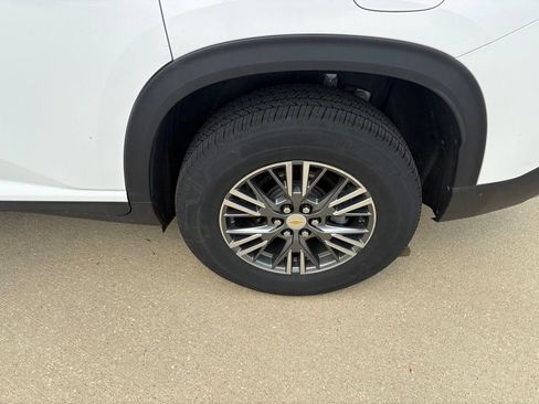 Used 2024 Chevrolet Traverse LT w/ LPO, Floor Liner Package FWD image 31
