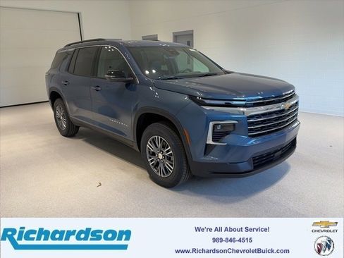 New 2026 Chevrolet Traverse LT w/ Driver Confidence Package image 1