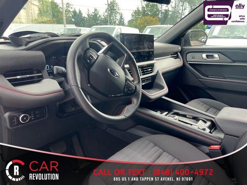 Used 2025 Ford Explorer ST-Line w/ ST-Line Street Pack AWD/4WD image 12