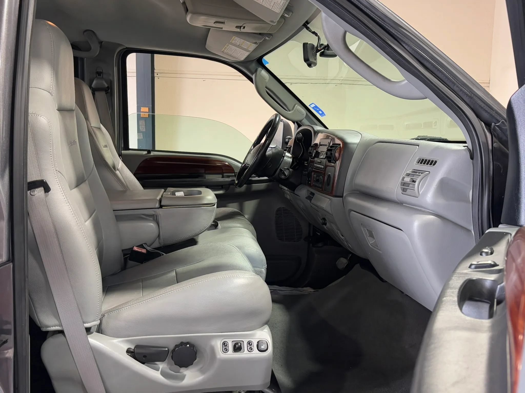 Used 2006 Ford F350 Lariat AWD/4WD image 12