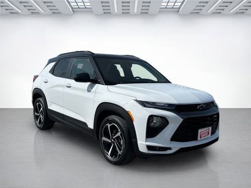 Used 2023 Chevrolet TrailBlazer RS w/ Sun and Liftgate Package image 2