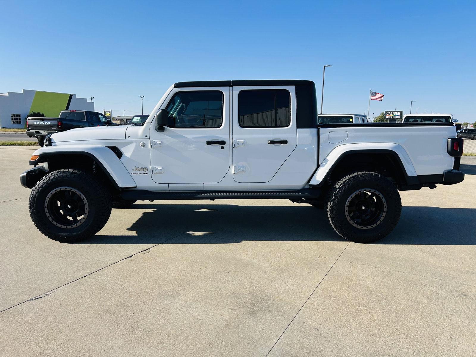 Used 2020 Jeep Gladiator Overland AWD/4WD image 31