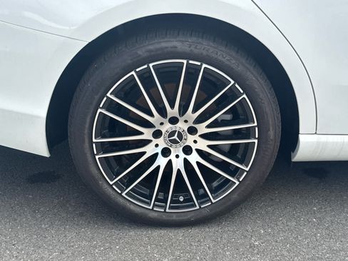 Used 2025 Mercedes-Benz C 300 Sedan image 5