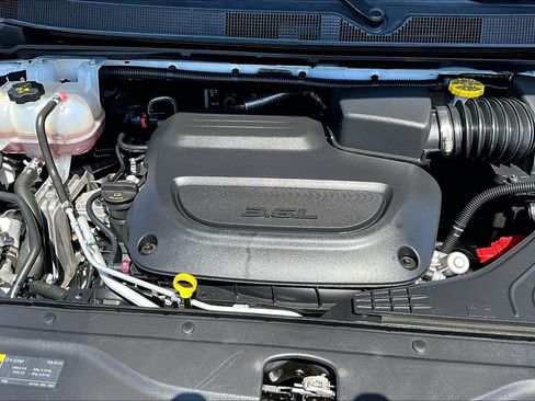 Used 2024 Chrysler Voyager LX FWD image 32
