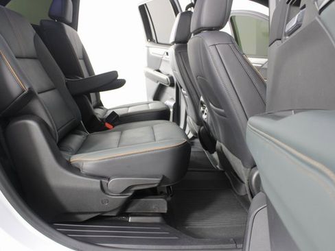 Used 2024 GMC Acadia AT4 w/ Luxury Package image 23