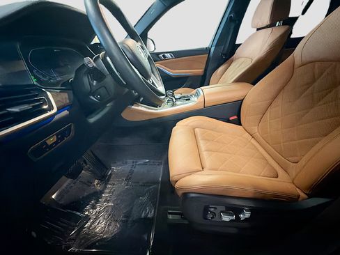 Used 2023 BMW X5 xDrive45e w/ Parking Assistance Package AWD/4WD image 13