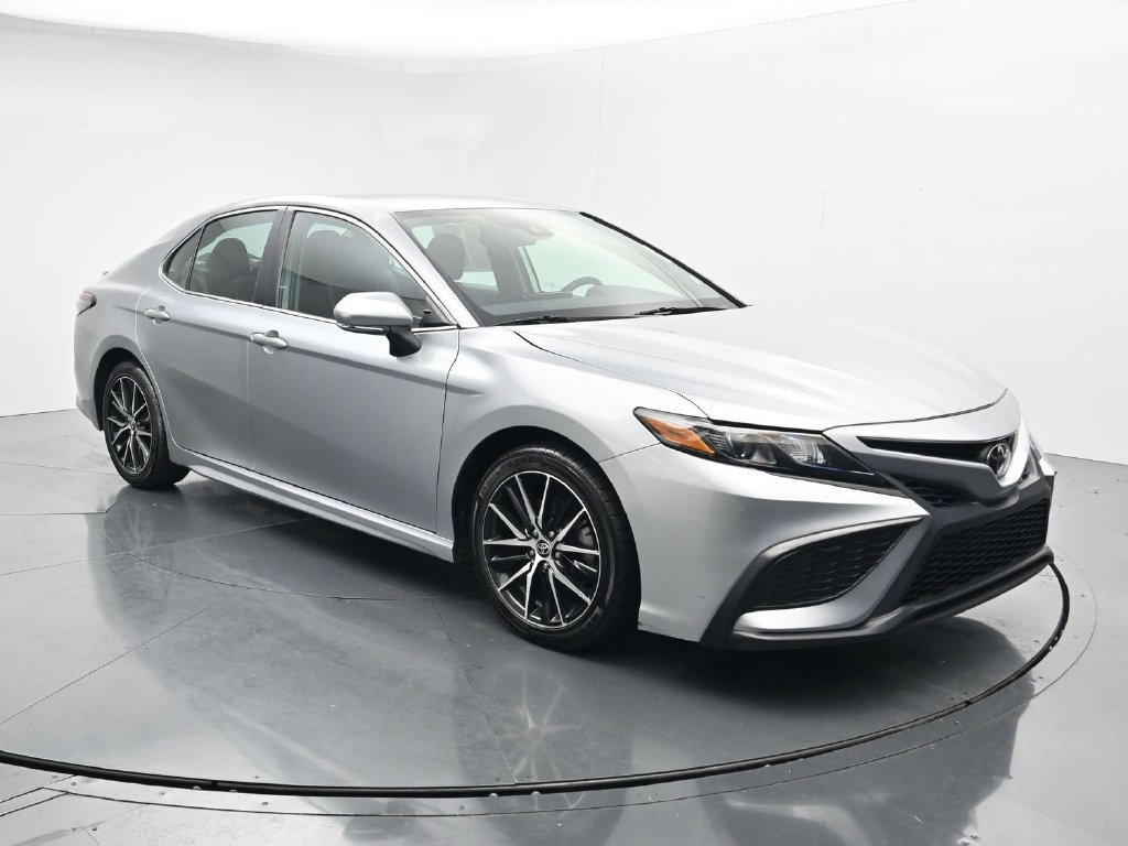 Used 2024 Toyota Camry SE FWD image 2