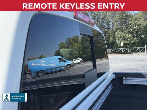 Used 2025 Nissan Frontier SV w/ SV Convenience Package RWD image 10