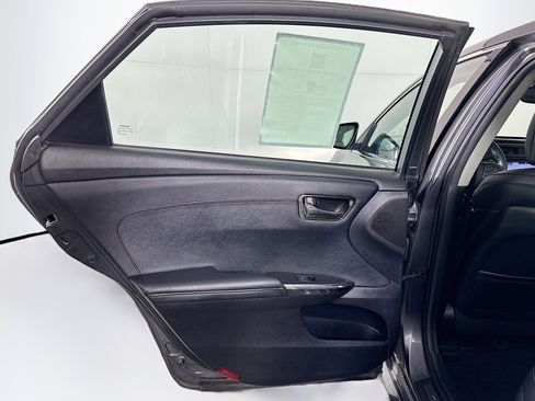 Used 2016 Toyota Avalon Limited w/ Toyota Safety Sense Package image 28