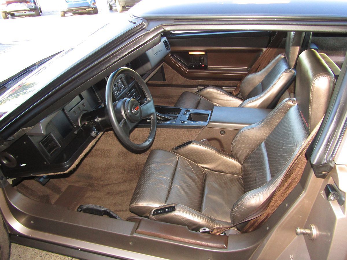 Used 1985 Chevrolet Corvette Coupe RWD image 4