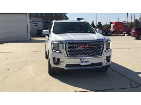Used 2023 GMC Yukon Denali image 3