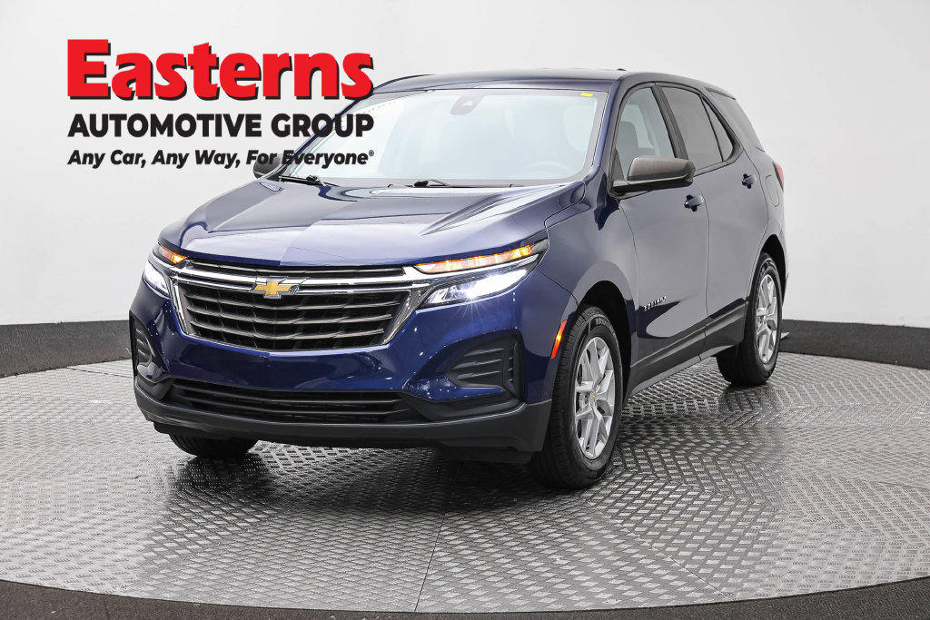 Used 2022 Chevrolet Equinox LS w/ LS Convenience Package AWD/4WD image 1