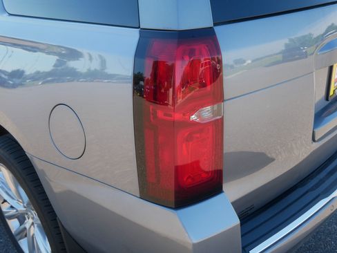 Used 2019 Chevrolet Tahoe Premier w/ Premier Plus Edition AWD/4WD image 17