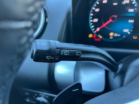 Used 2022 Mercedes-Benz GLB 250 w/ Premium Package Lite image 22