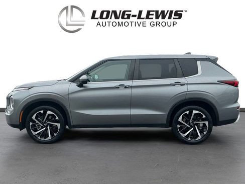 Used 2023 Mitsubishi Outlander SE FWD image 2