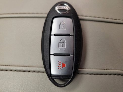 Used 2019 Nissan Rogue Sport SV image 32