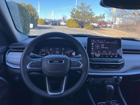 Used 2025 Jeep Compass Limited image 24