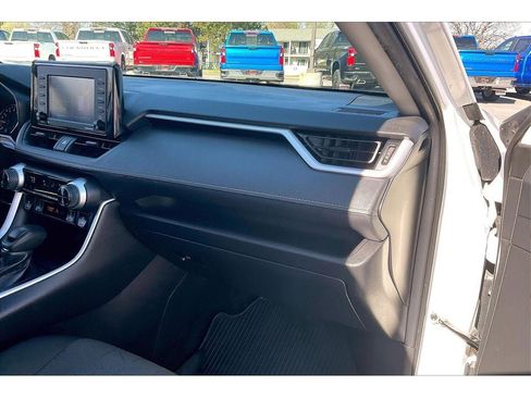 Used 2022 Toyota RAV4 XLE w/ XLE Grade Weather Package AWD/4WD image 18