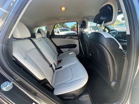 Used 2024 Kia Sportage EX FWD image 28