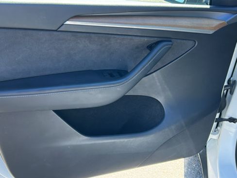 Used 2023 Tesla Model Y Long Range AWD/4WD image 16