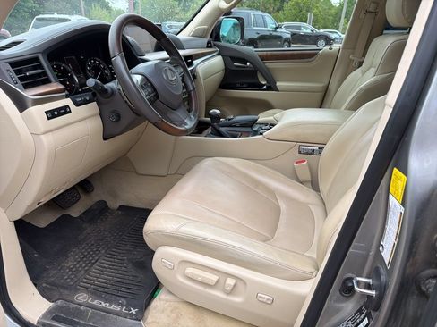 Used 2021 Lexus LX 570 4WD w/ Luxury Package image 32