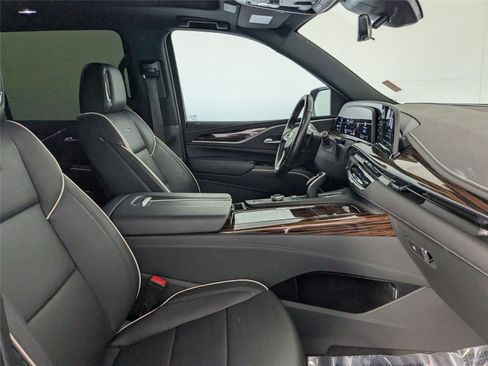Used 2023 Cadillac Escalade ESV Premium Luxury image 30