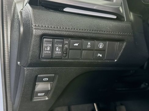 Used 2024 Honda Odyssey Elite image 11