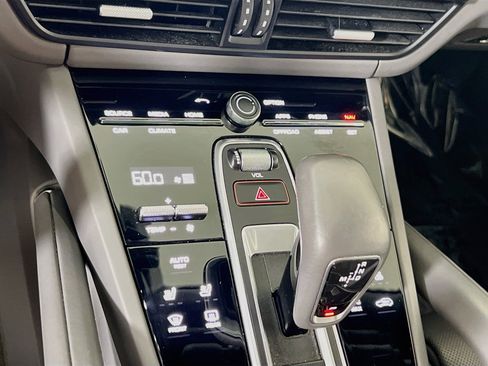 Used 2019 Porsche Cayenne Turbo AWD/4WD image 16