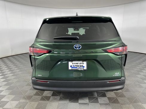 Used 2021 Toyota Sienna XLE image 23