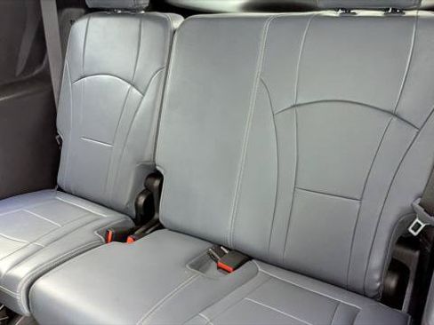 Used 2021 Buick Enclave Essence FWD image 18