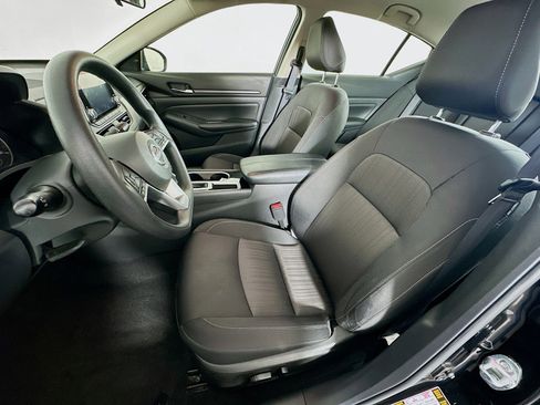 Used 2024 Nissan Altima 2.5 SV image 13