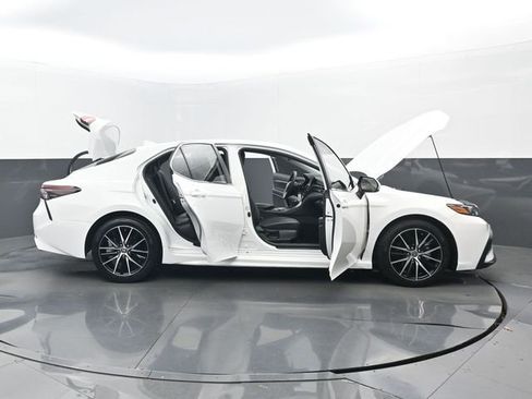 Used 2023 Toyota Camry SE image 33