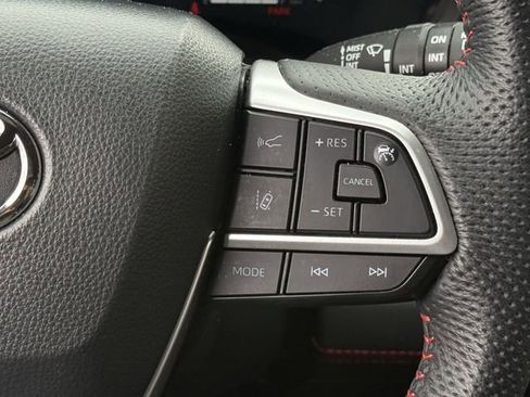 Used 2025 Toyota Sienna XSE FWD image 15