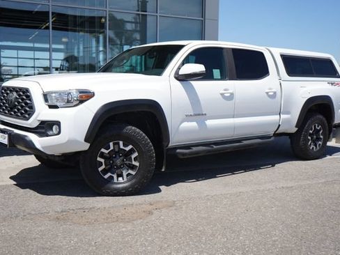 Used 2020 Toyota Tacoma TRD Off-Road w/ Technology Package AWD/4WD image 4