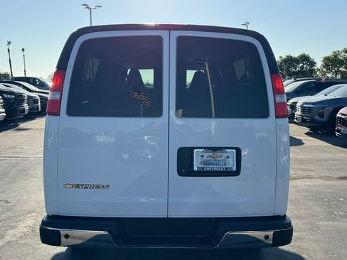 Used 2025 Chevrolet Express 3500 LT w/ LT Preferred Equipment Group RWD image 3