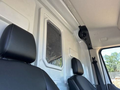New 2026 Ford Transit 250 148 Medium Roof w/ Load Area Protection Package RWD image 15
