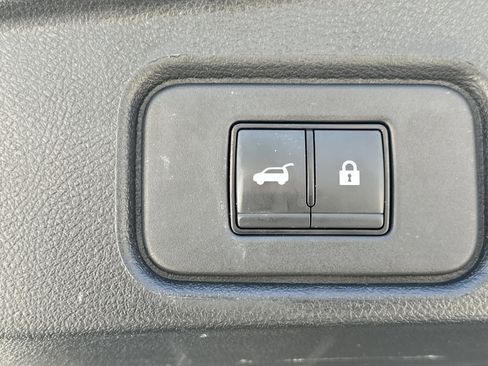 Used 2023 Nissan Pathfinder SL w/ Lighting Package (N92) AWD/4WD image 19