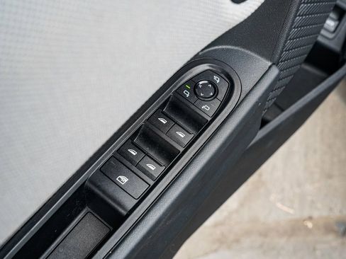 Certified 2025 MINI Cooper 4-Door Hardtop image 9