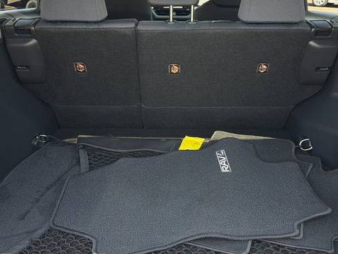 Used 2019 Toyota RAV4 XLE w/ Convenience Package FWD image 16