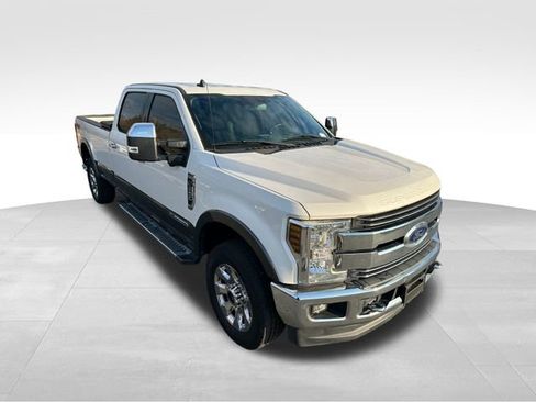 Used 2019 Ford F250 Lariat w/ Chrome Package image 7