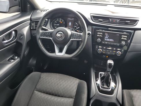 Used 2017 Nissan Rogue SV FWD image 11