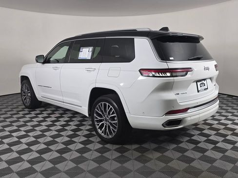 Used 2023 Jeep Grand Cherokee L Summit AWD/4WD image 5