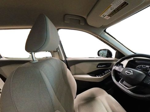 Used 2025 Nissan Rogue SV image 40