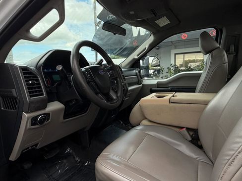 Used 2017 Ford F550 2WD Regular Cab Super Duty image 11