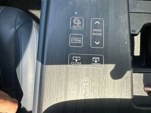 Used 2023 Nissan Ariya AWD/4WD image 18