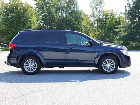 Used 2017 Dodge Journey SXT w/ Comfort/Convenience Group AWD/4WD image 4